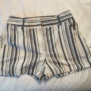 Ci Sono Linen shorts.